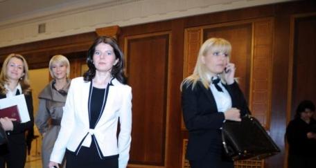 Elena Udrea: Monica Iacob Ridzi se va autosuspenda 