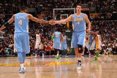 Denver Nuggets învinge pe Los Angeles Lakers şi îşi asigură prezenţa în playoff