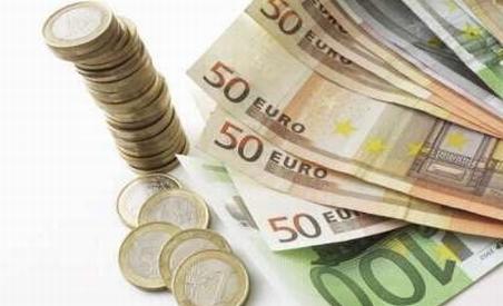 Leul a scazut in raport cu euro si dolarul ...