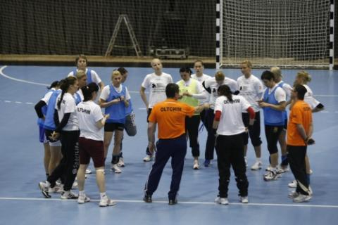 Jucătoarele de la Oltchim primesc zile libere ca prime pentru victoriile din campionat