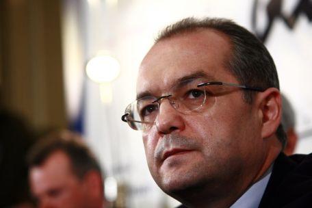 Emil Boc: Am vazut o diversiune ordinara a unor ...
