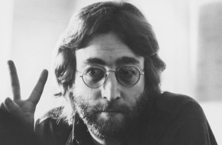 Schi e desene i un manuscris apar in nd lui John Lennon 