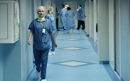Febra, hemoragia şi tensiunea anormală te bagă în spital. Vezi noile criterii de internare propuse de CNAS