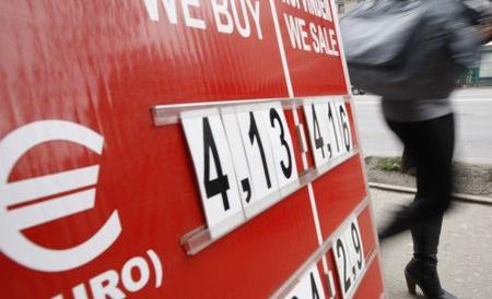 Euro creste, dolarul se mentine stabil. Vezi cursul BNR 