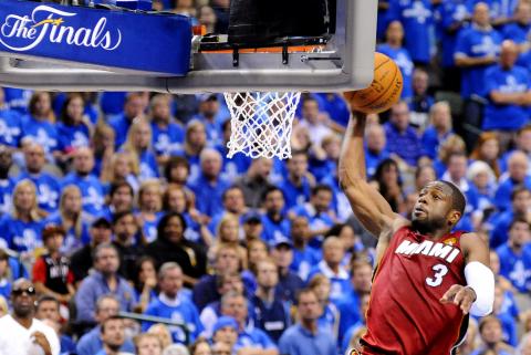 Miami Heat conduce cu 2-1 în finala NBA, după ce a câştigat cu 88-86 în Dallas