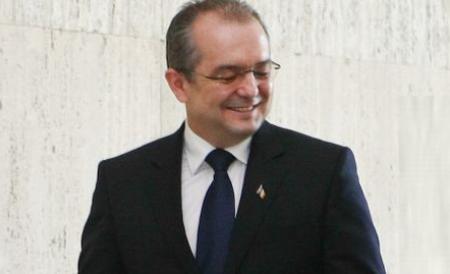 Emil Boc: Cu cat ramanem incremeniti in actuala structura, ...