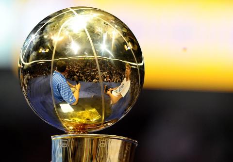 NBA dă în judecată sindicatului jucătorilor pentru determinarea legalităţii grevei decretată de cluburi