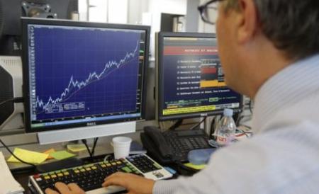 Agenţia Moody's a retrogradat cu două trepte ratingurile a opt bănci greceşti
