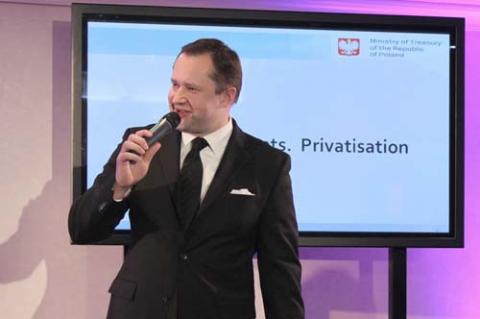 Cum fac altii privatizari pe Bursa si au ajuns departe: Trimit un secretar de stat la o prezentare FP. La oferta Petrom, Romania trimitea in fata investitorilor un om necunoscut la nivel local si fara putere de decizie