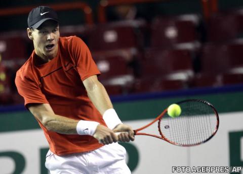 Tomas Berdych l-a învins pe Janko Tipsarevic şi şi-a asigurat prezenţa la Turneul Campionilor