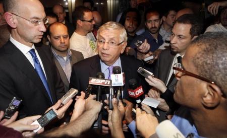 Acord de principiu între proprietari şi jucători pentru încetarea lockout-ului din NBA