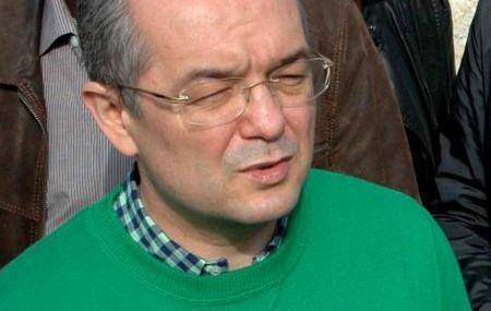 Emil Boc a fost huiduit la Alba Iulia. Simpatizanţii PDL au protestat: "Terminaţi, măi nesimţiţilor"