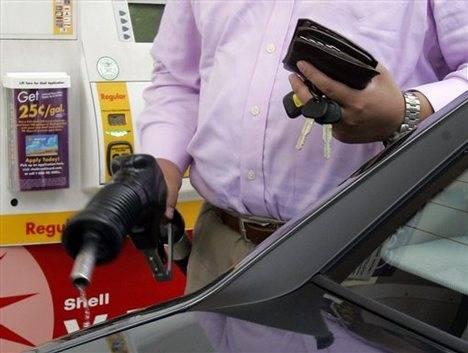 Am luat-o înaintea nemţilor. Benzina noastră e mai scumpă, dar salariile sunt de 5 ori mai mici