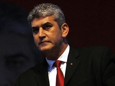I s-au luat bani din pensia de militar, dar a fost felicitat de ministrul Oprea pentru creşterea pensiei