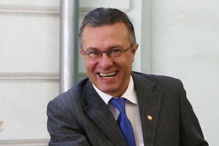 Cristian Diaconescu, învestit în funcţia de ministru al Afacerilor Externe. Băsescu: Aveţi o misiune grea