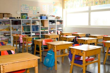 Ninsoarea îi ţine pe elevi acasă. 718 de şcoli din 22 judeţe au fost închise din cauza viscolului