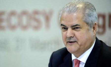 Adrian Năstase renunţă la funcţia de vicepreşedinte al Camerei Deputaţilor