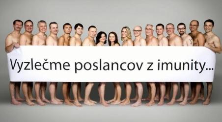Inedit! 16 deputaţi slovaci au renunţat la haine, într-o campanie împotriva imunităţii parlamentare