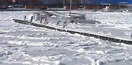 A îngheţat Marea Neagră. În zilele următoare, se întorc ninsorile