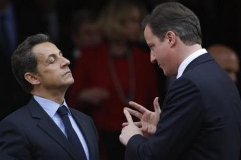 David Cameron, "pedepsit" la summitul UE. A fost ignorat de Sarkozy la poza de grup