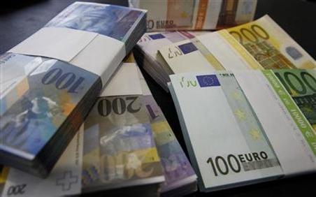 A furat jumătate de milion de euro de la banca unde lucra, dar nu a apucat să-i cheltuie