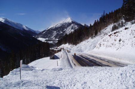 Risc de avalanşă pe DN 1A: Trafic închis de la Cheia până la limita cu Braşovul