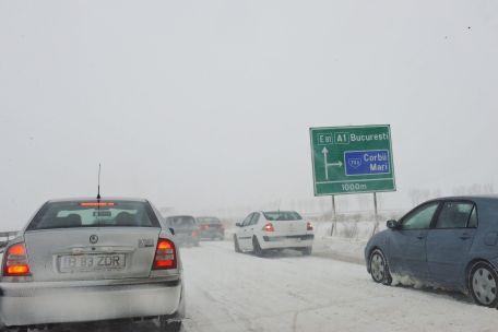 Circulaţia a fost reluată pe mai multe drumuri naţionale. Vezi aici lista completă