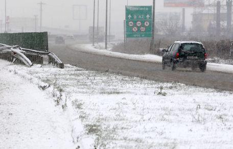 28 drumuri naţionale şi un tronson din A2, închise din cauza vremii nefavorabile