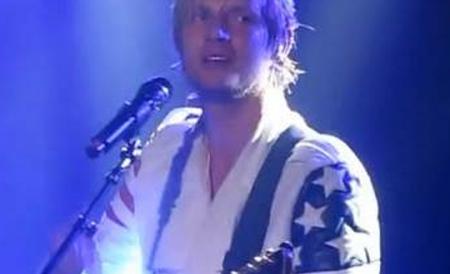 Nick Carter a clacat pe scena la doua zile de la moartea surorii lui