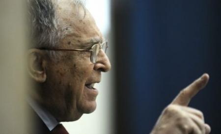 Ion Iliescu: Demisia lui Boc, un prim pas. Trebuie să fie urmat de formarea unui guvern tehnocrat