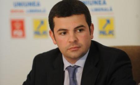 Liderul PC: Băsescu încearcă să ademenească acest nou guvern cu un mandat până în 2013