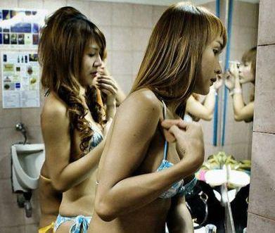 Te va uimi ce se întâmplă în culisele concursurilor de Miss. "Frumuseţea", aşa cum n-ai mai văzut-o