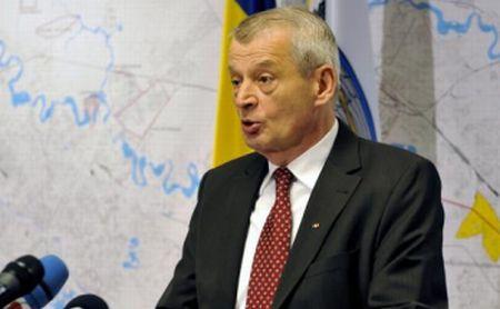 „Suflaţi până se topeşte!" Oprescu cere deszăpezirea "ambasadelor" din sectorul 5. "Diplomaţia nu poate să circule"