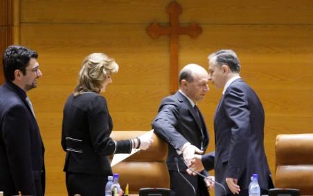 Geoană a participat la învestirea Cabinetului Ungureanu. Coaliţia are exact minimul necesar pentru cvorumul la Senat