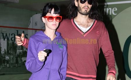 Katy Perry si-a luat adio de la mariaj cu zambetul pe buze