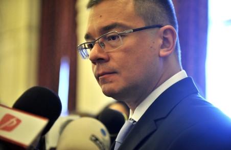 Ungureanu, pus pe treabă. Premierul desemnat anunţă că vrea să reunească în şedinţă, diseară, noul Guvern