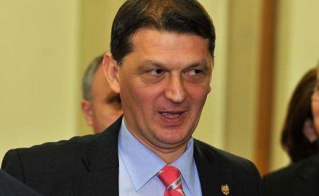 Greşelile gramaticale, o tradiţie în MAI. Şi Berca este certat cu limba română. Aveţi dovada aici 