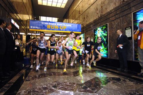 N-a avut lift când era mic! Un german, câştigător pentru a şaptea oară la "Maratonul scărilor" din New York