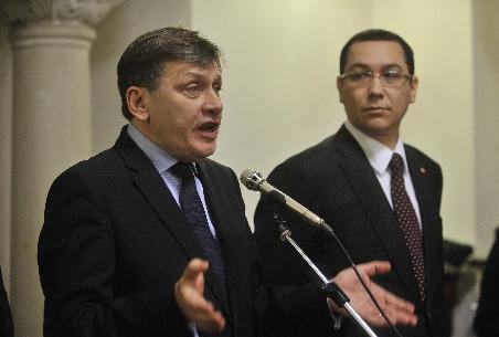 Ponta pleacă într-o vizită în SUA, fără Antonescu, aşa cum stabilise iniţial
