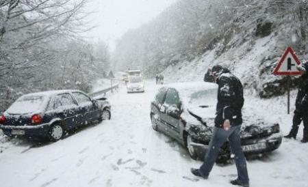 Şoseaua de Centură a Capitalei, închisă pentru deszăpezire. Nu se poate circula nici pe A2 