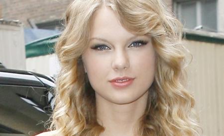 Taylor Swift, parasita si de noul iubit