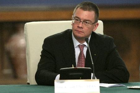 Ungureanu, la instalarea ministrului Muncii: Populaţia României este în scădere. Trebuie luate măsuri în acest sens.