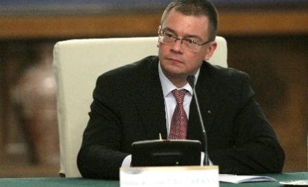 Ungureanu pleacă în zonele calamitate din Buzău şi Vrancea cu ministrul Apărării şi cel de Interne