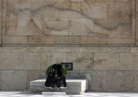 Militanţi ai frontului comunist sindical grec acuză "dictatura monopolului UE" faţă de Grecia
