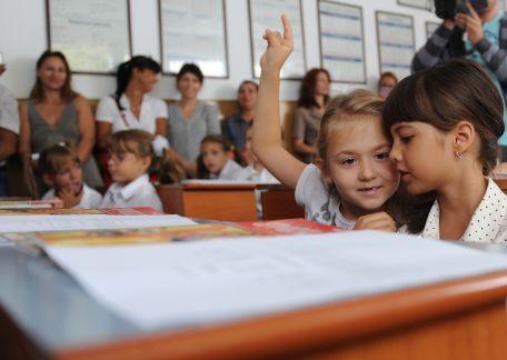 Ministerul Educaţiei: Circa 3.500 de unităţi de învăţământ sunt afectate de vremea nefavorabilă