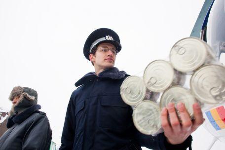 Timişorenii au adunat cinci tone de alimente neperisabile pentru sinistraţii din estul ţării