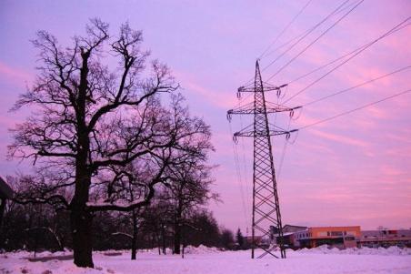 Buzău: 800 de familii sunt în continuare fără curent electric 