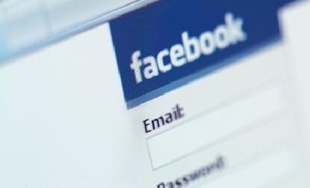 "Dacă nu eşti pe Facebook, nu exişti" - principiu înţeles de câţiva miniştri români