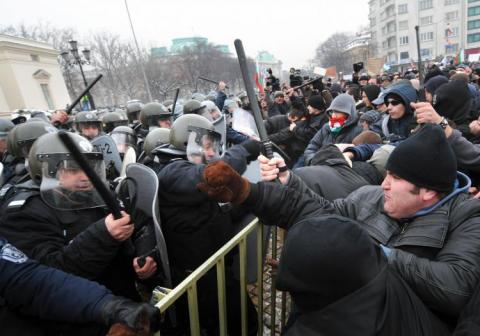 Oficial bulgar despre brutalitatea poliţiei: Ofiţerii de poliţie nu sunt balerine