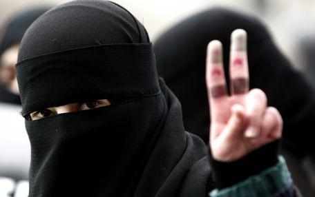 Zeci de mii de manifestanţi continuă protestele în Siria, pentru a cere înlăturarea regimului